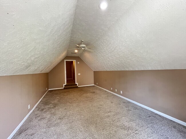 Building Photo - Super spacious 5 bedroom/3.5 bath home for rent in Murfreesboro!