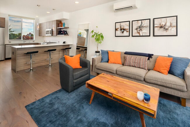 Building Photo - 208 16th Ave