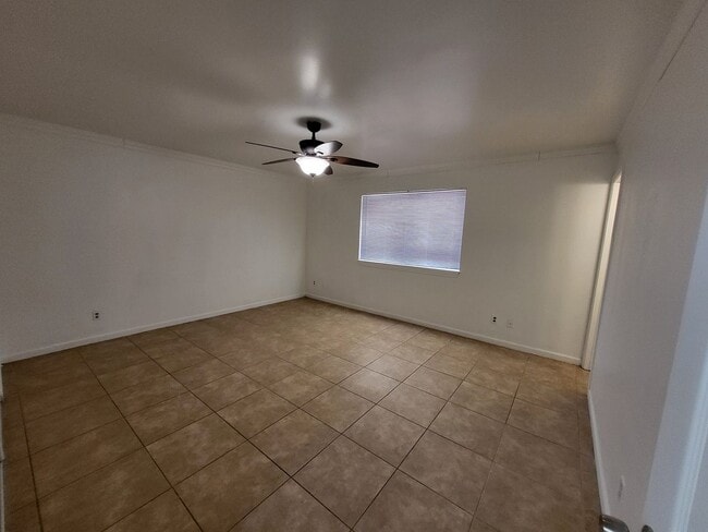 Building Photo - EXCELLENT VALUE ON THE PHOENIX/TEMPE BORDER!