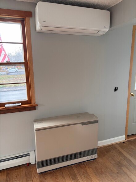 Building Photo - 194 Water St