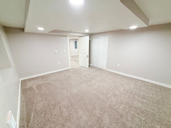 Building Photo - 921 4th Ave N