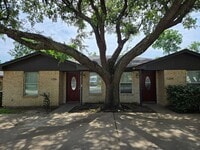 Building Photo - College Station - 2 bedroom 1 bath Duplex