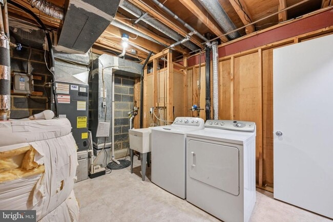 Building Photo - 14602 King Lear Ct