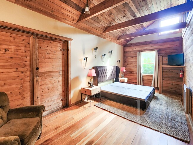 Building Photo - Historic Reclaimed 1890 Barn Turned Eclect...