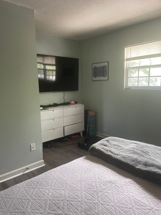 Building Photo - 507 Stinson Dr