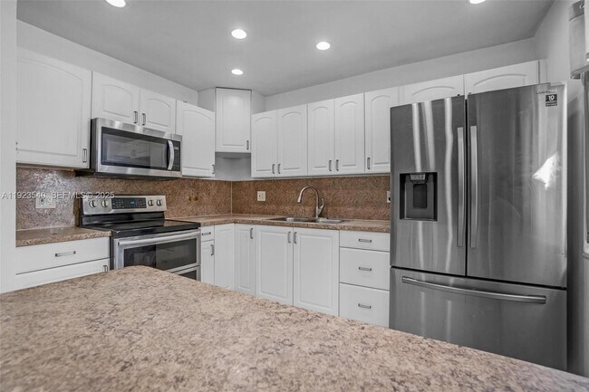 Building Photo - 601 SW 64th Pkwy