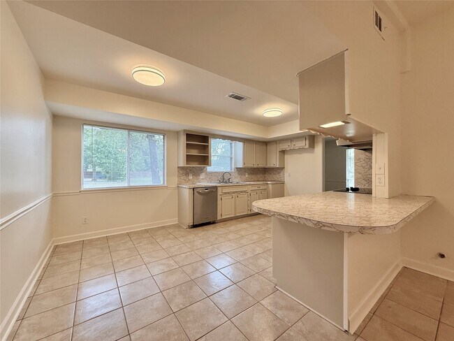 Building Photo - 2043 Cherry Laurel Dr