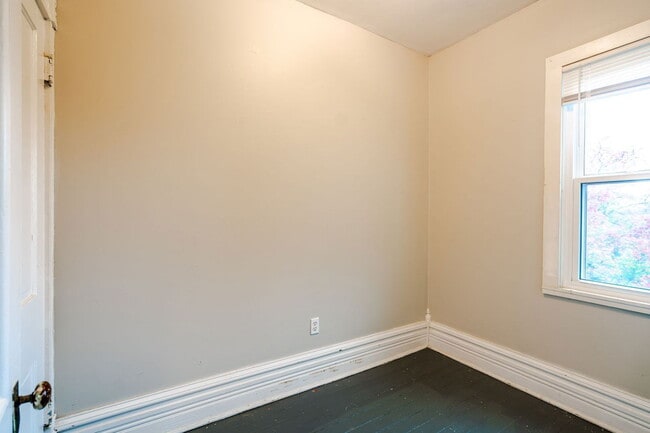 Building Photo - 1250 Indianola Ave