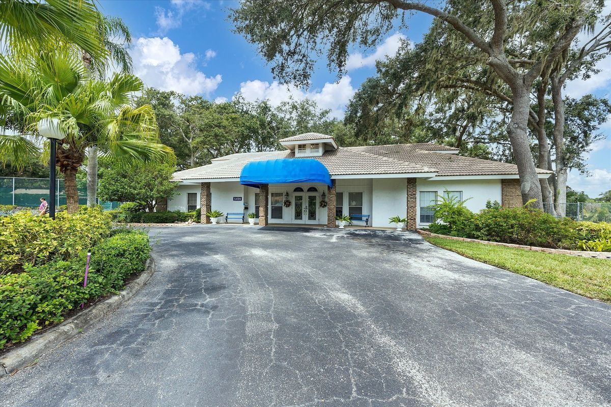 Building Photo - 3601 Garden Lakes Clenet