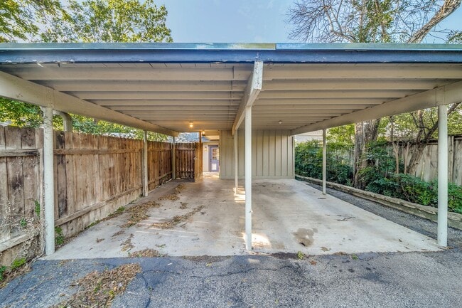 Building Photo - BEAUTIFUL HOME IN BLUEBONNET HILLS, ALAMO HEIGHTS