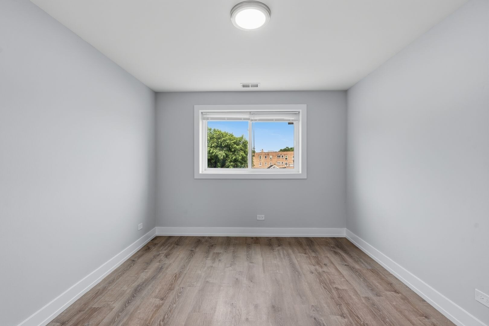 Building Photo - 2327 W Lunt Ave
