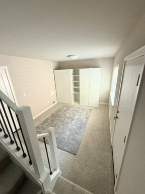 Building Photo - Stunning Tri Level 2 bed /2.5 bath Townhom...