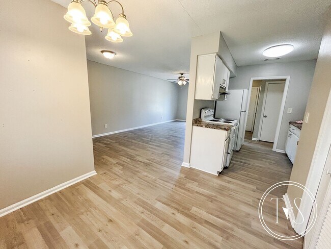 Building Photo - 258 Garden Cir