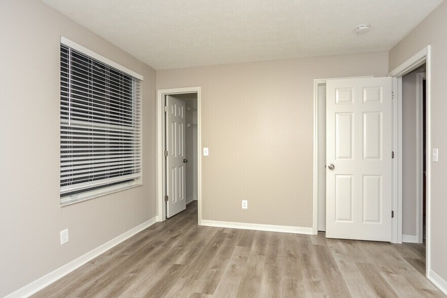 Building Photo - 2304 Golf Manor Blvd