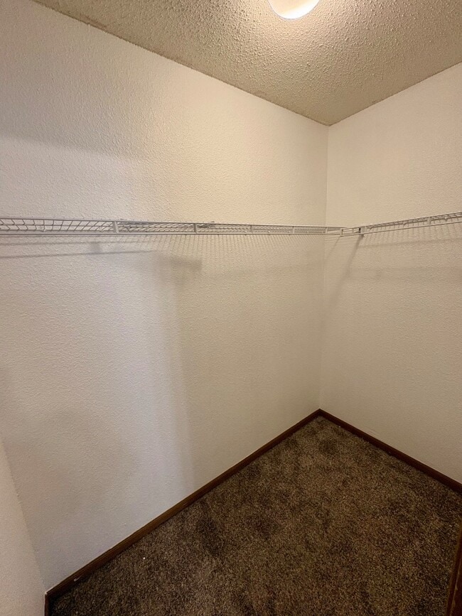 Building Photo - 1443 Blue Brook Way