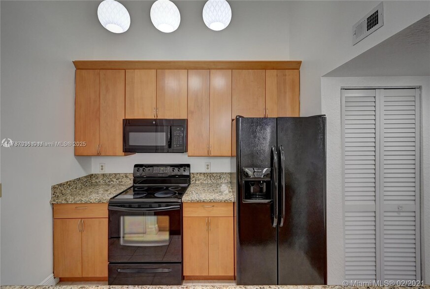 Building Photo - 2850 N Oakland Forest Dr