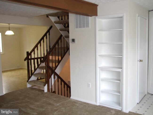 Building Photo - 5844 Rock Forest Ct