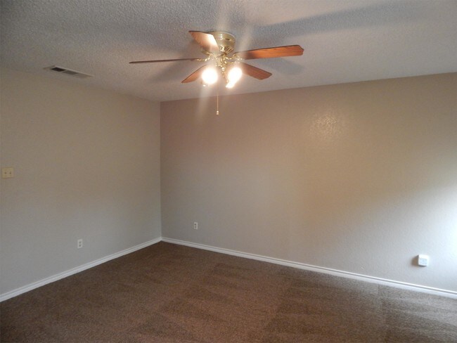 Building Photo - 4503 River Oaks Dr