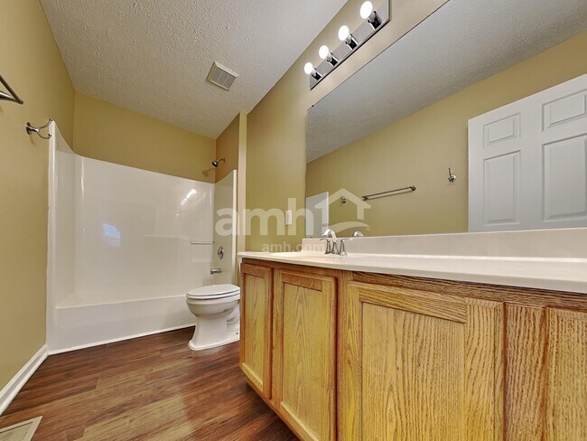 Building Photo - 515 Indian Lake Dr