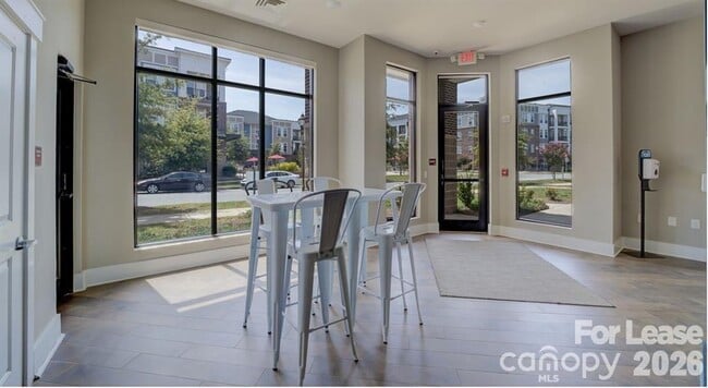 Building Photo - 16408 Holly Crest Ln