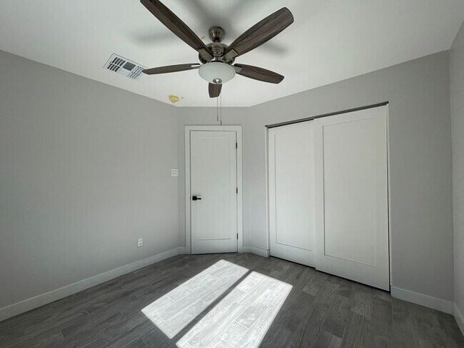 Building Photo - Newly Remodeled 1 Bedroom at end of culdesac, private gate