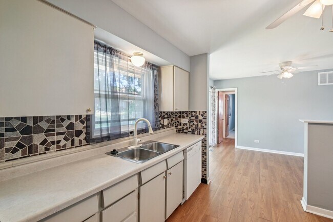 Building Photo - 116 Tower Ln