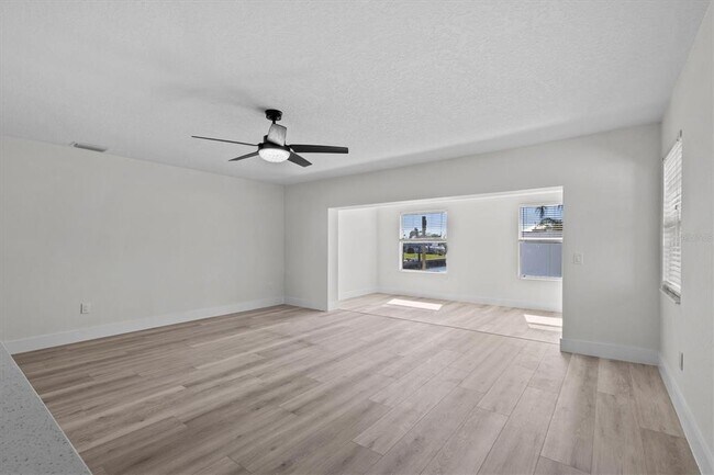 Building Photo - 310 Westwinds Dr E