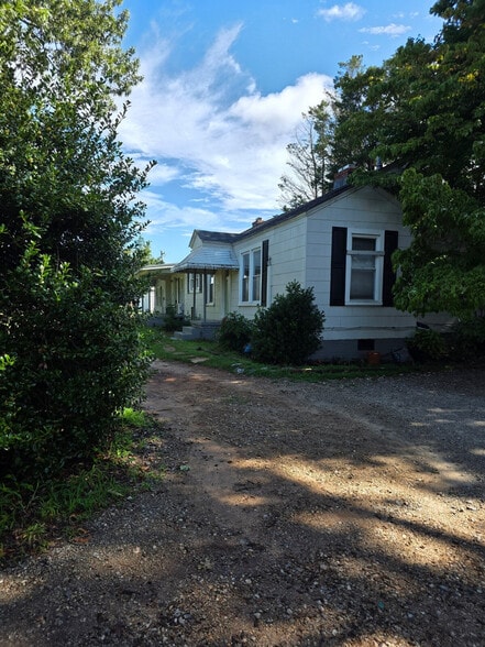 Building Photo - 83 Rocky Slope Rd