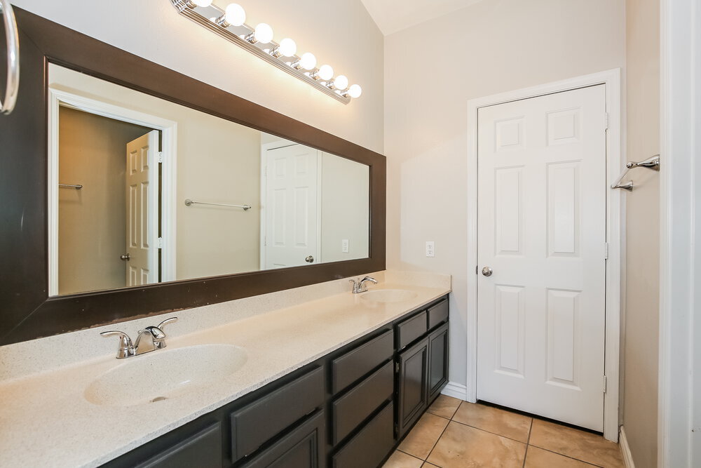 Building Photo - 4565 Savin Cir