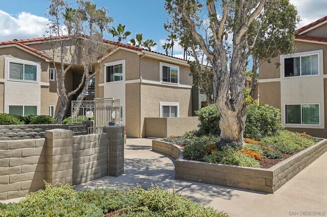 Building Photo - 7565 Charmant Dr