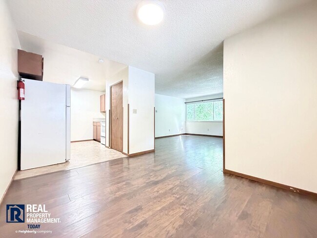Building Photo - 6115 Glen Mary Ln SE