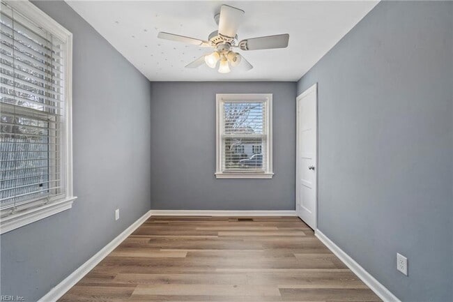 Building Photo - 1009 De Gaule St