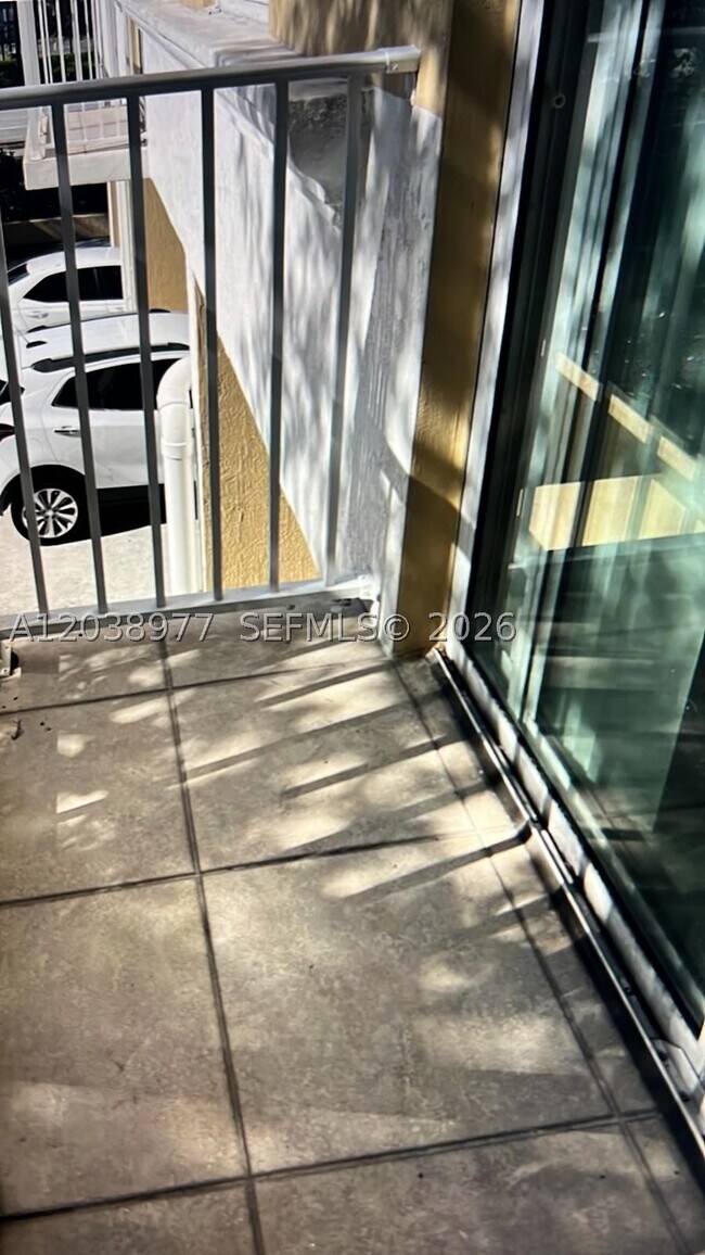 Building Photo - 115 SW 42nd Ave