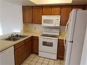 Building Photo - 2400 Summerfield Pl