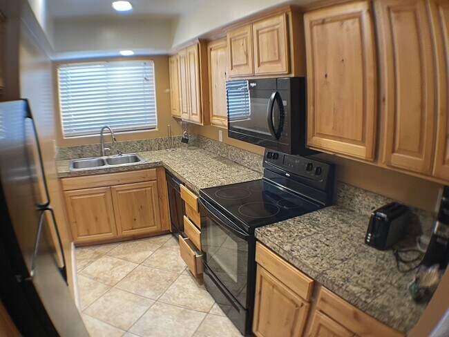 Building Photo - Furnished 2BR Condo with Dual Primary Suit...