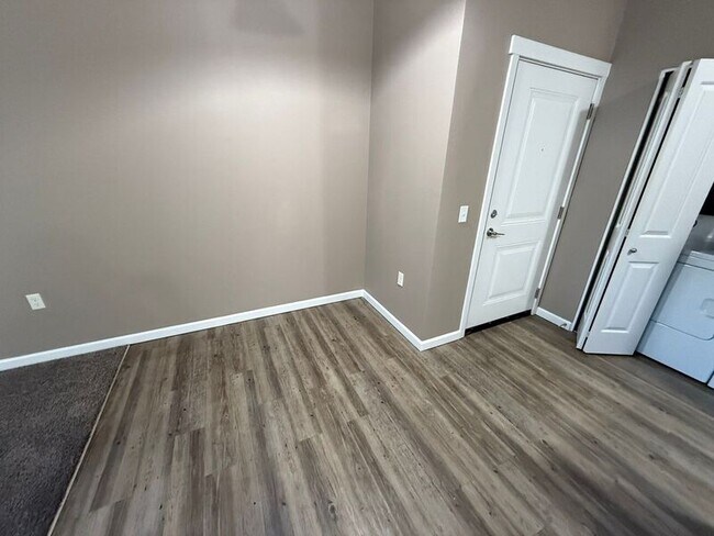 Building Photo - 4255 Hawthorne Ave NE