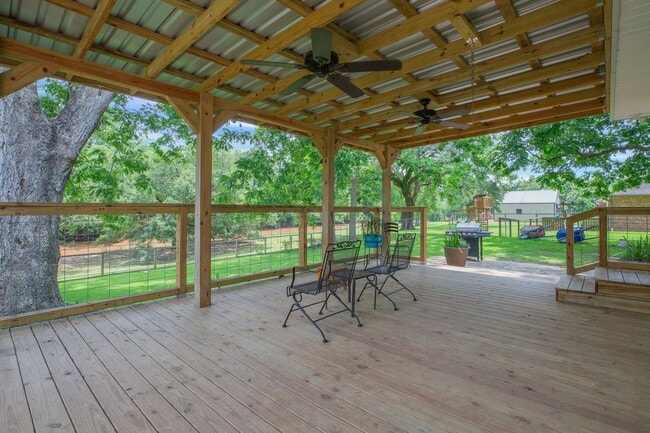 Building Photo - NOW AVAILABLE IN ARNAUDVILLE!