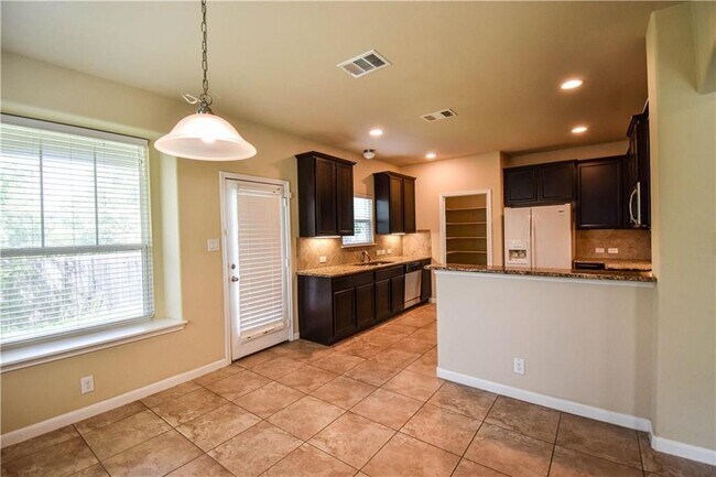 Building Photo - 8548 White Ibis Dr
