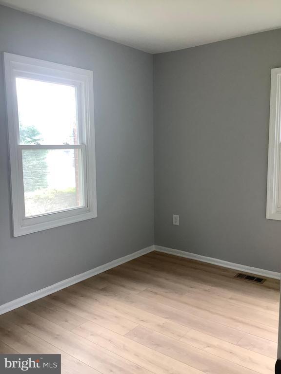 Building Photo - 15114 Laurel Oaks Ln