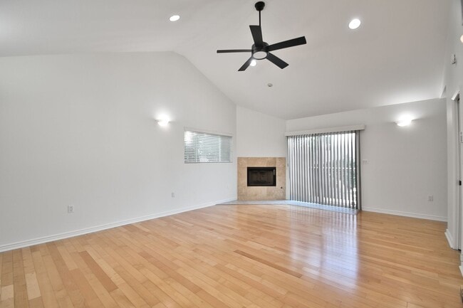 Building Photo - Spacious 4 Bedroom Home with A/C