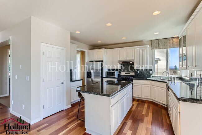 Building Photo - Beautiful 5-Bedroom Retreat with AC, Deck & Breathtaking Views