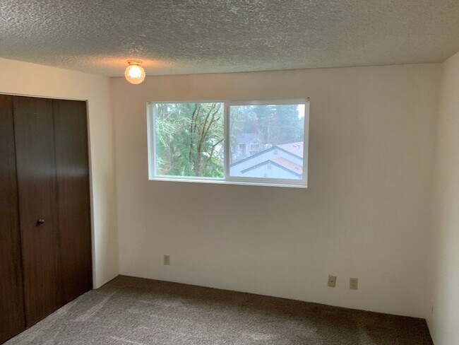 Building Photo - 1 Bedroom Condo in Southwest Eugene