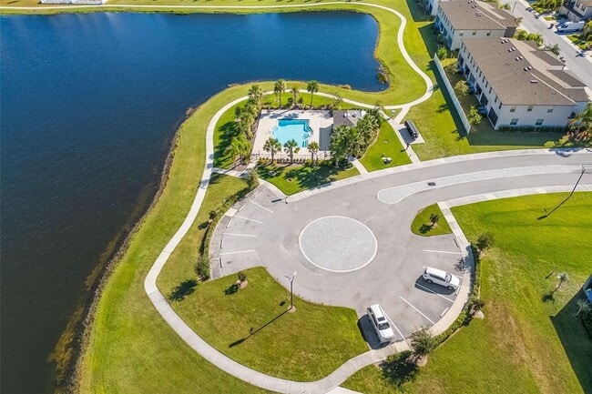 Building Photo - 621 Royal Empress Dr