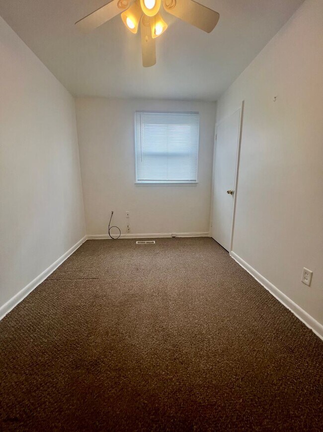 Building Photo - Stunning 2-Bedroom Apartment in Rhawnhurst! Available NOW!