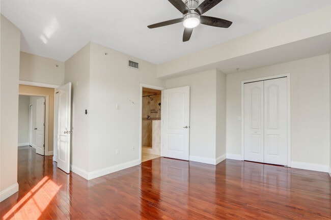 Building Photo - 11010 Legacy Dr