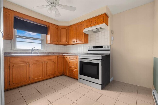 Building Photo - 3421 Pawtucket Ave