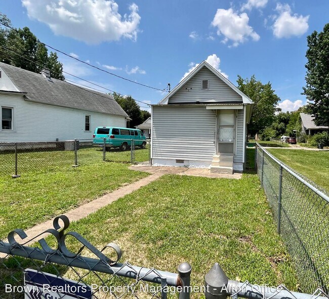 Building Photo - 1 br, 1 bath House - 910 Washington