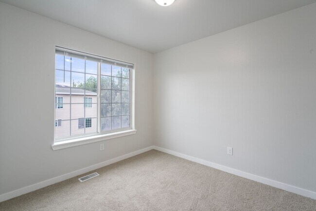 Building Photo - 7035 Gold Kings Ave