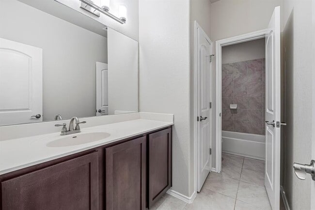 Building Photo - 505 Fair Oaks Dr