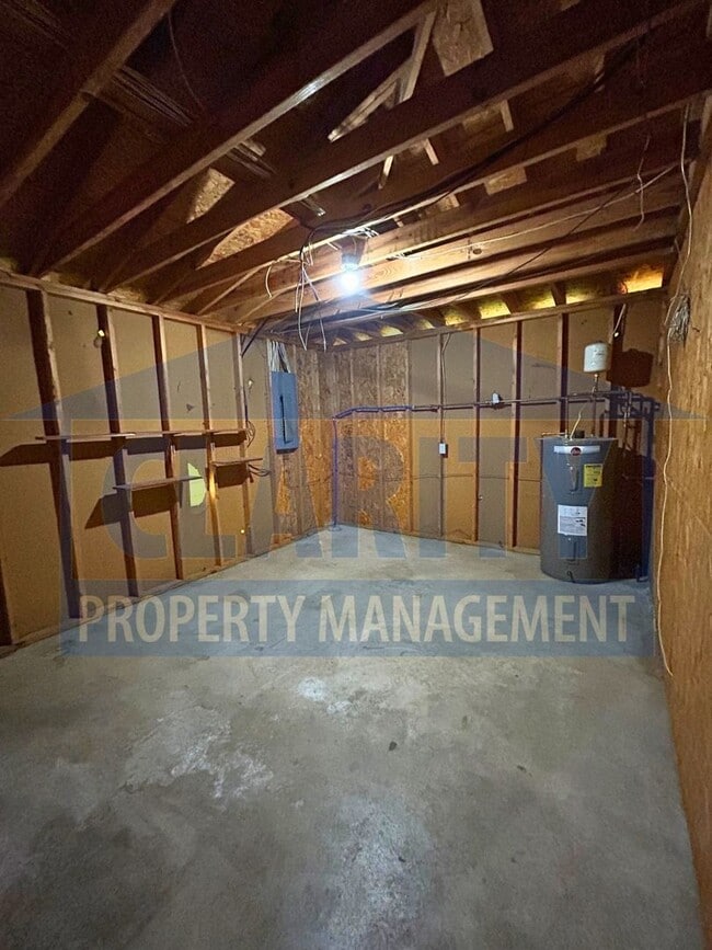 Building Photo - Three-bedroom townhome in Chattanooga!